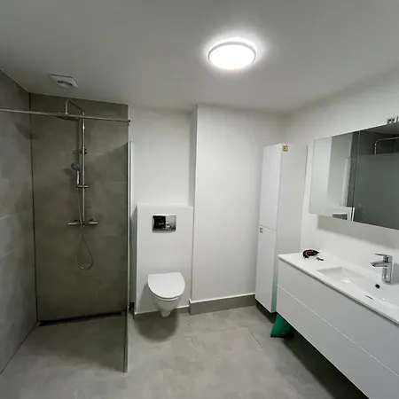 Riverview With Private Balcony And Free Parking Appartement