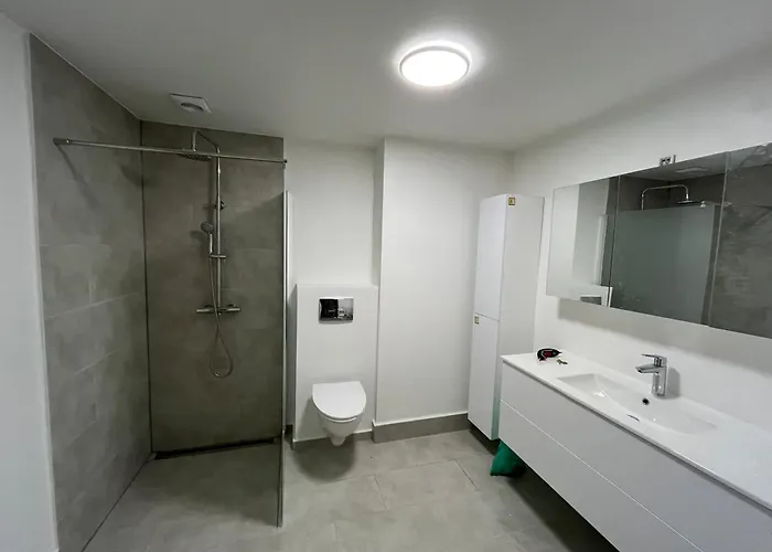 Riverview With Private Balcony And Free Parking Appartement